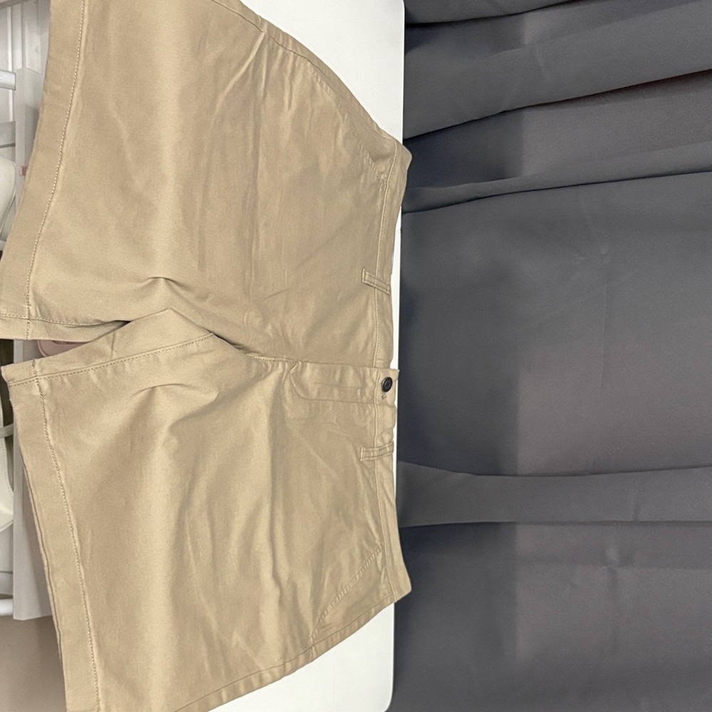 Men's Tan Flat Front Shorts